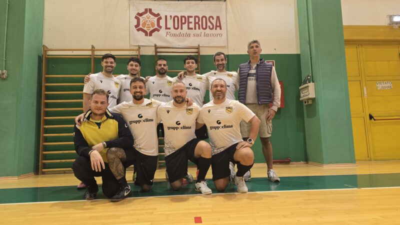 Squadra FC Lovers Calcio a 5 in palestra